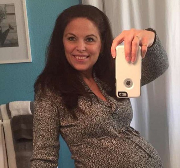 Трое своих, пятеро чужих: американка стала «серийной суррогатной матерью», потому что обожает быть беременной